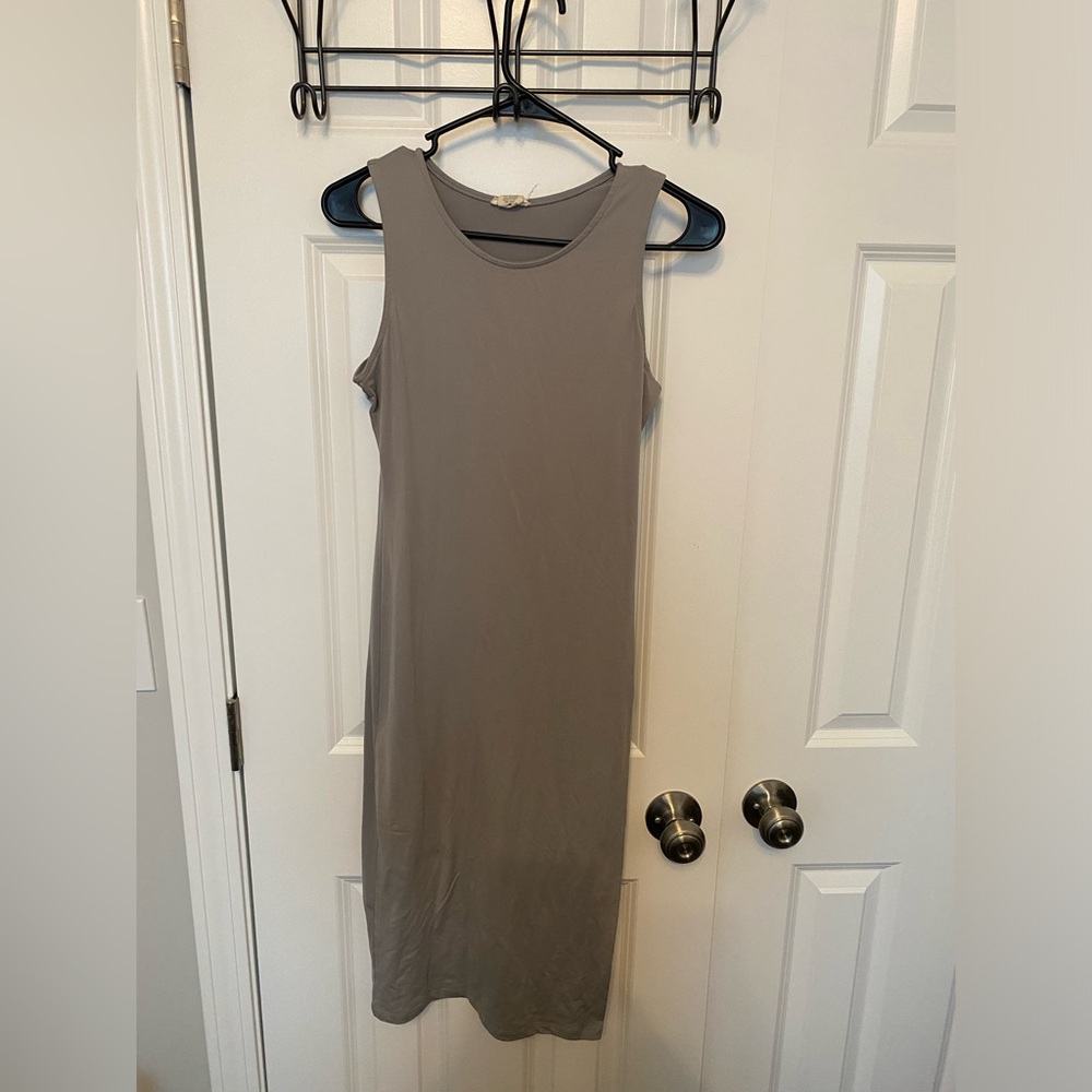 Sleeveless Gray Midi Dress